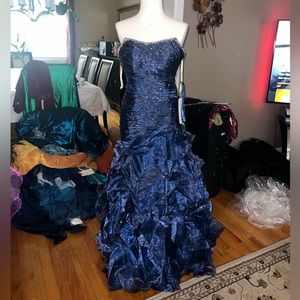 Elegant formal prom gown midnight blue